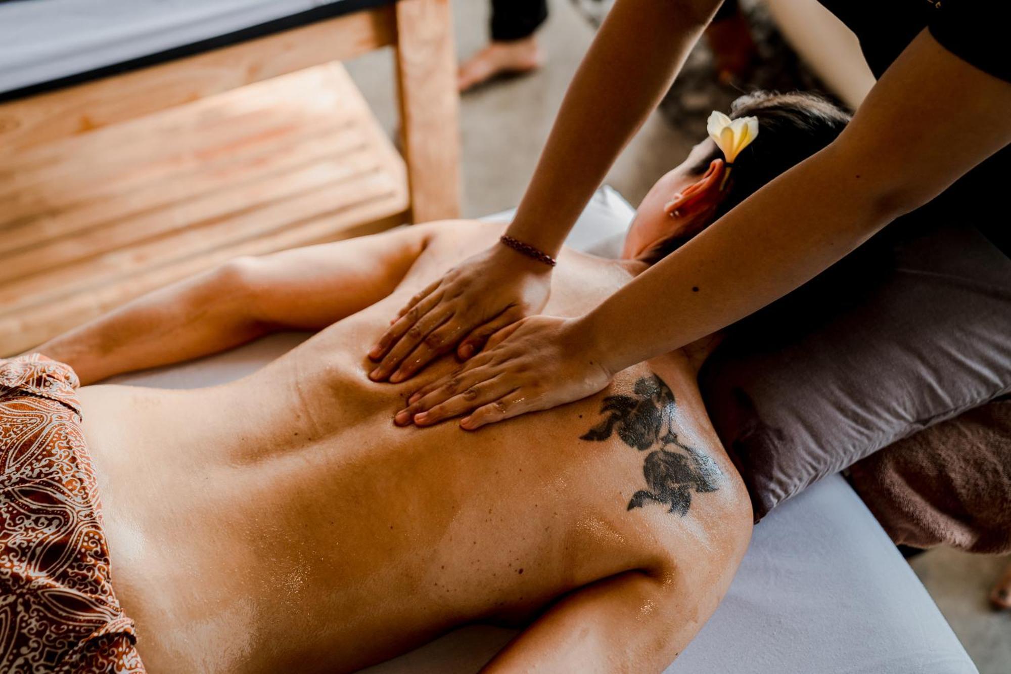 Purana Suite Ubud Ngoại thất bức ảnh A massage